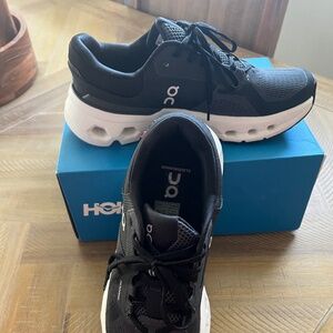 On Cloud Women’s 9.5